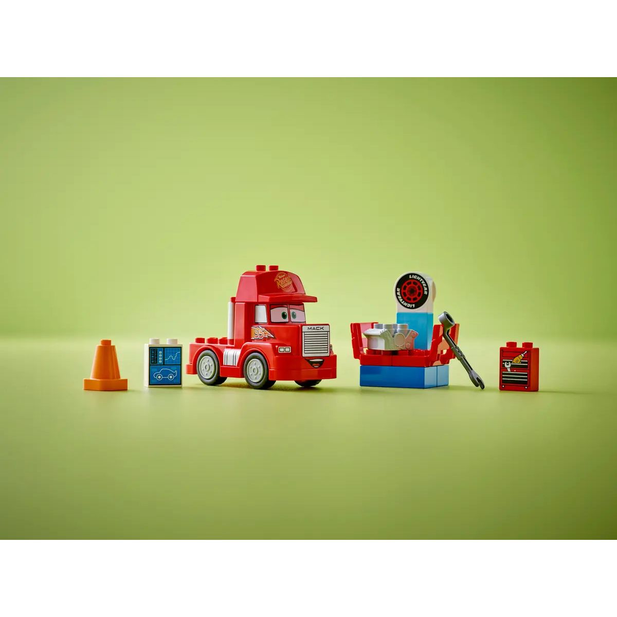 10417 | Mack At The Race