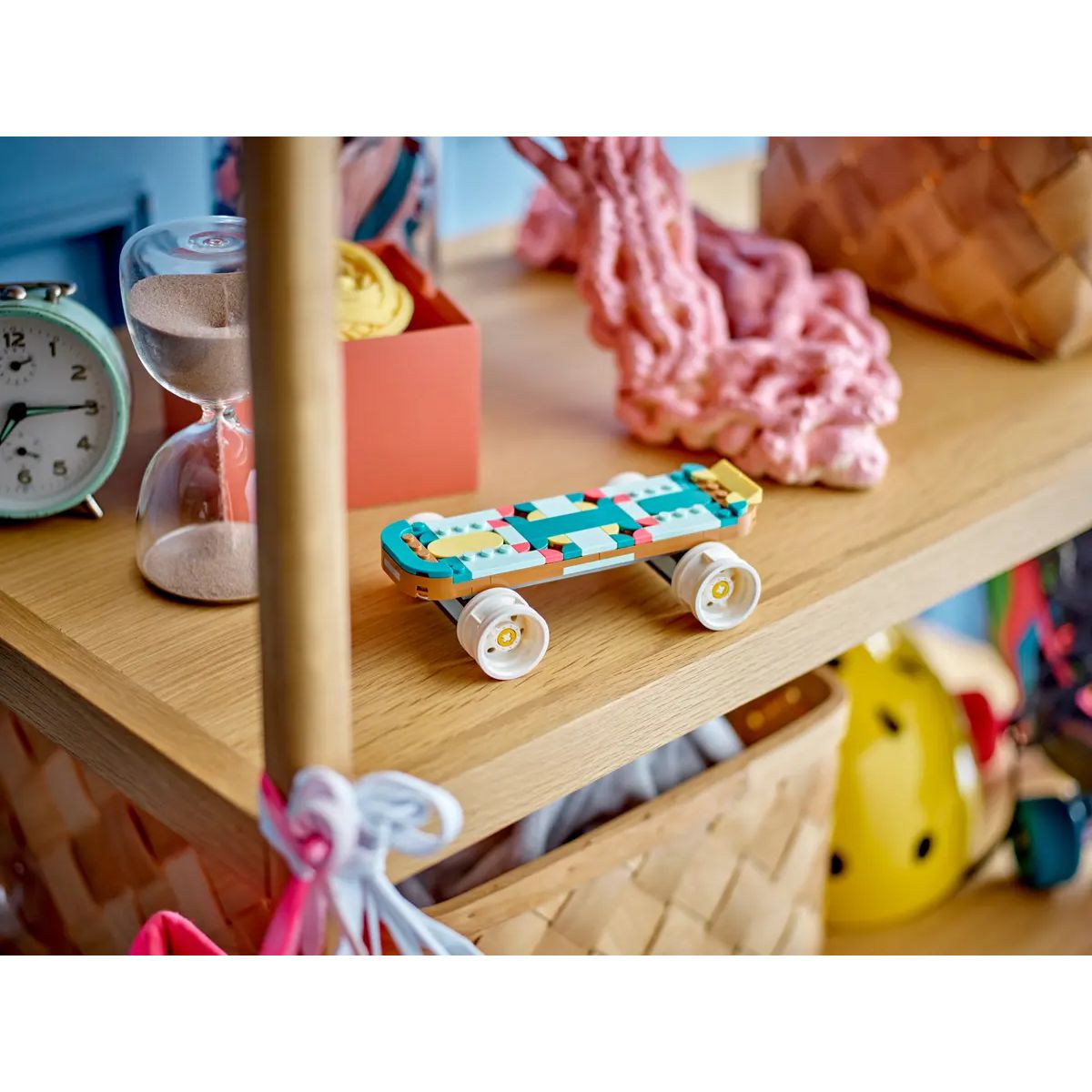 31148 | Retro Roller Skate