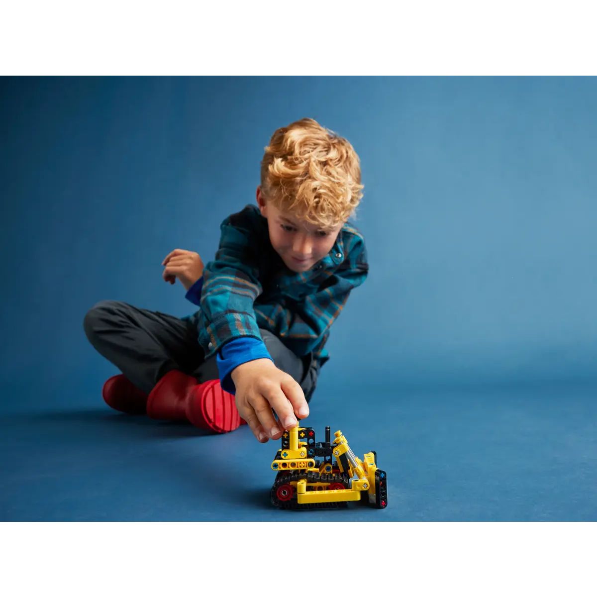 42163 | Heavy-Duty Bulldozer
