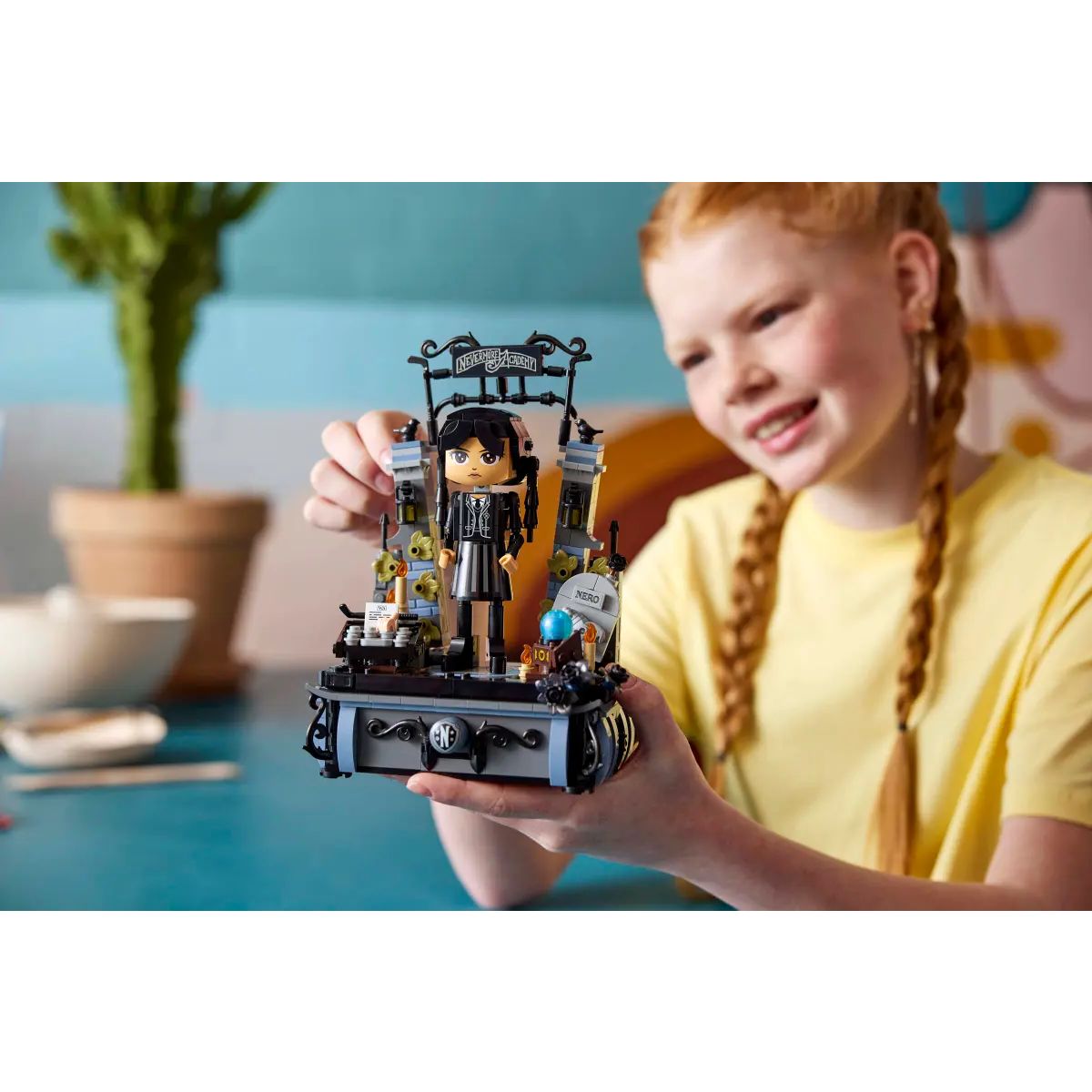 76780 | Wednesday Adams Figure